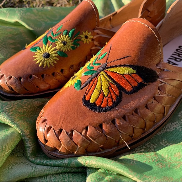 MARIPOSA Huaraches - Picture 1 of 2